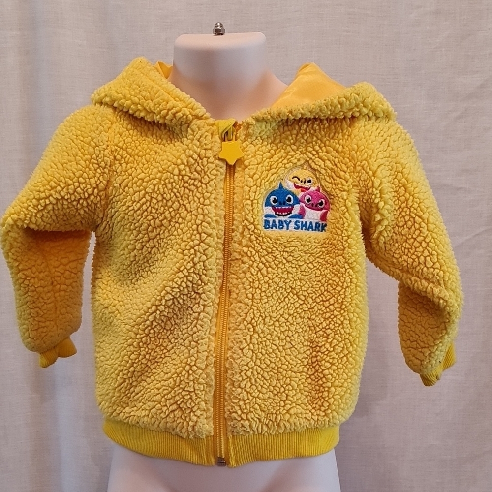Nickelodeon Baby Shark Yellow Fleece Jacket, 18M, good used condition, kids fav